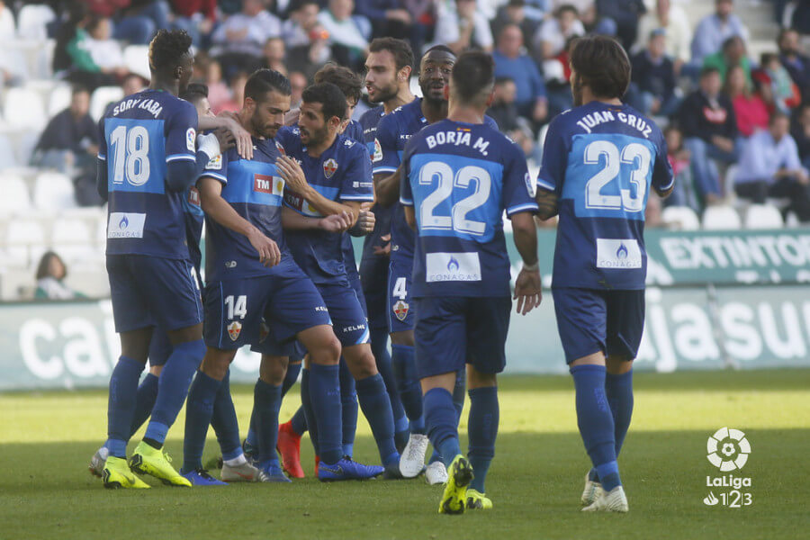 Los jugadores del Elche celebran un gol en Córdoba / LFP